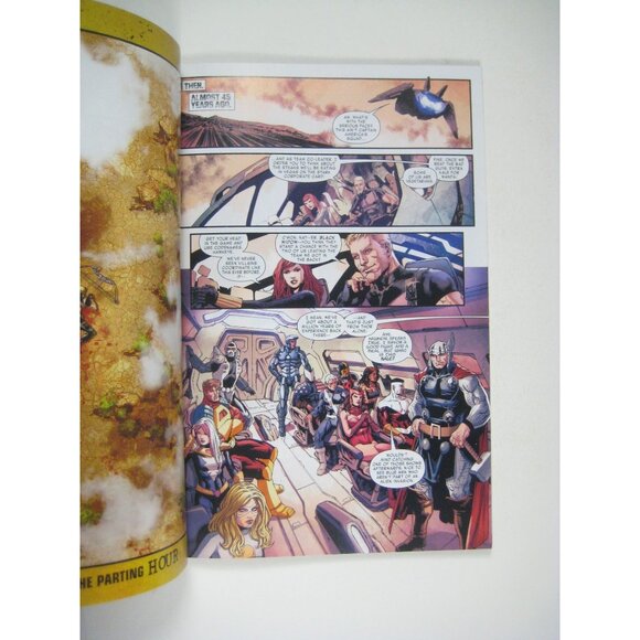 Marvel Old Man Hawkeye The Whole World Blind Graphic Novel Comic 2018 Paperback - Picture 4 of 6